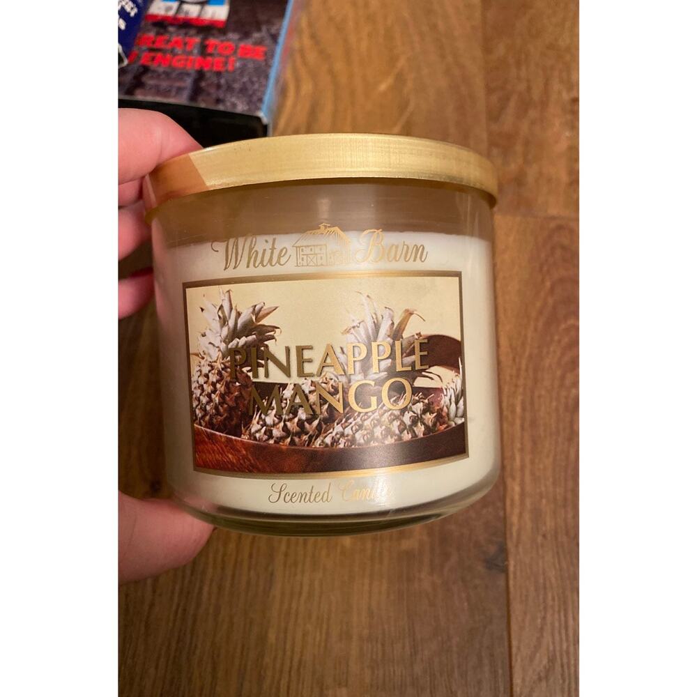 White barn pineapple mango candle